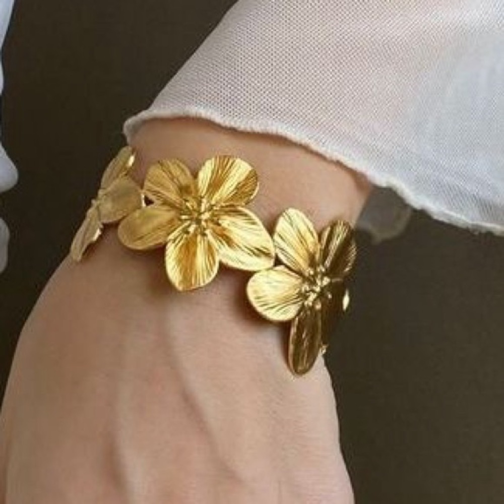 Gold Flower Bangle Bracelet (7408)